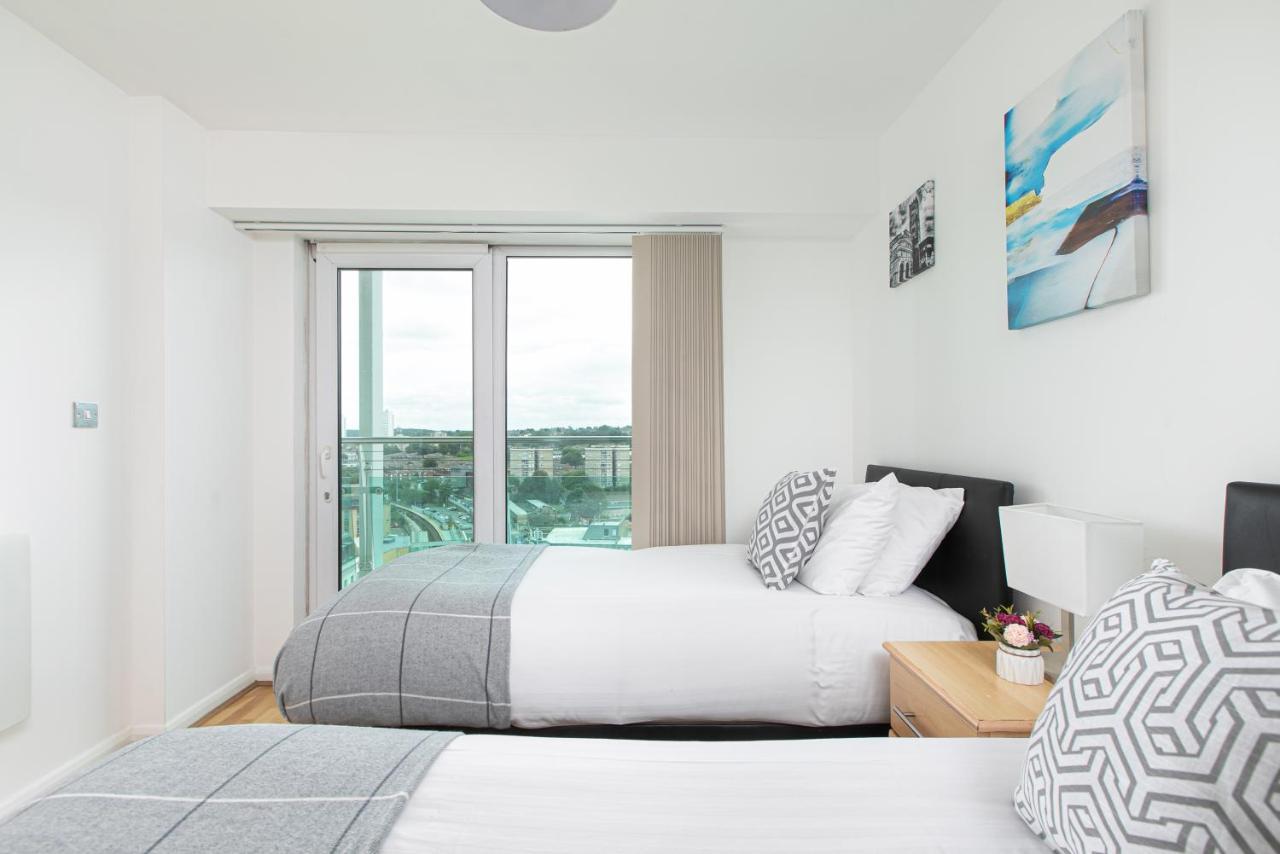 Skyvillion - 3Bed Penthouse Near London City Airport, O2 Arena, London Excel Centre With Parking Bagian luar foto