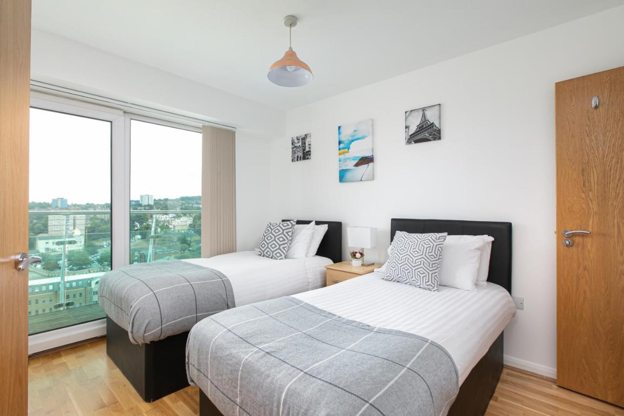 Skyvillion - 3Bed Penthouse Near London City Airport, O2 Arena, London Excel Centre With Parking Bagian luar foto